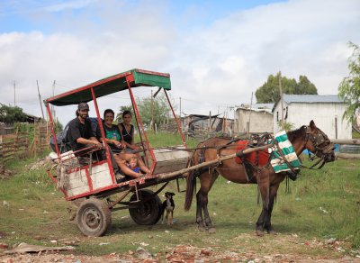 Carrero clasificador en Montevideo. Familia. 01